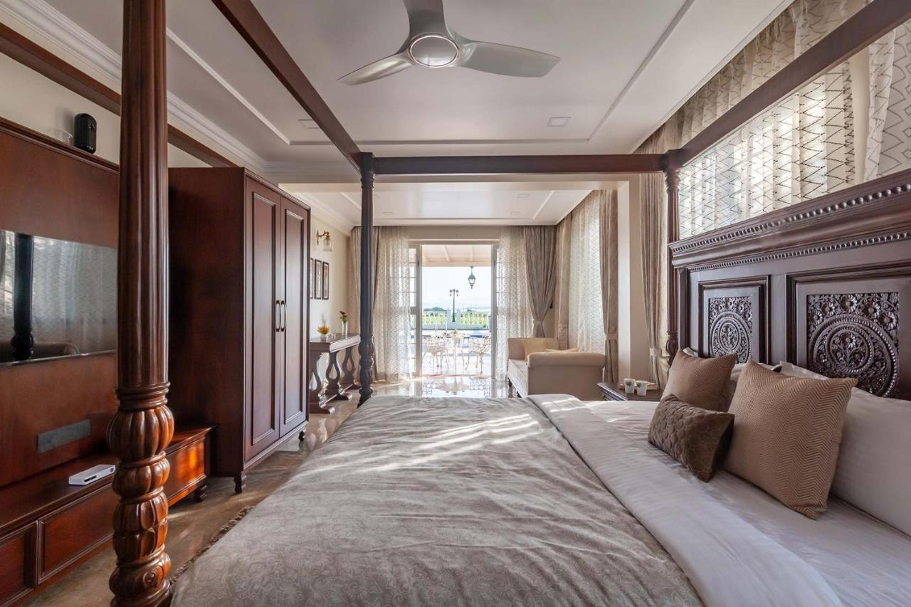 Stayvista'S Lake La Vie - Tranquil Lake-View Villa Amidst Farmland With Pool And Poolside Gazebo - Proximity To Sula Nashik Zewnętrze zdjęcie