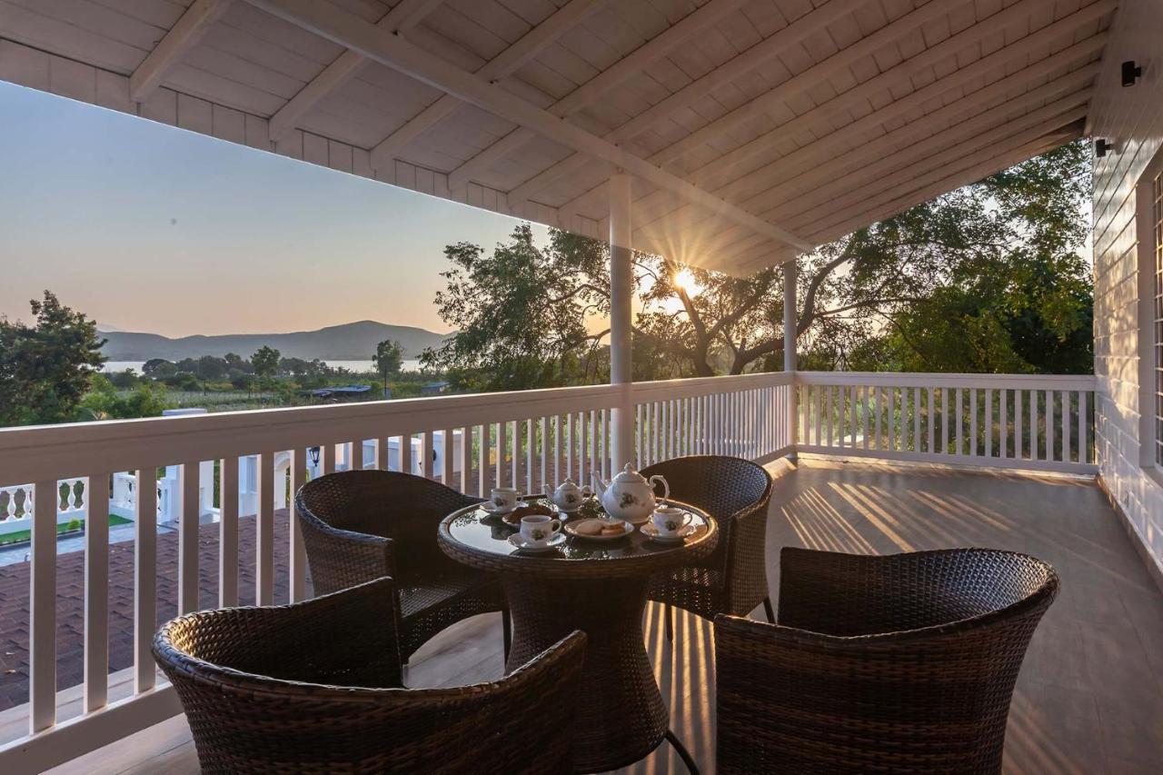 Stayvista'S Lake La Vie - Tranquil Lake-View Villa Amidst Farmland With Pool And Poolside Gazebo - Proximity To Sula Nashik Zewnętrze zdjęcie